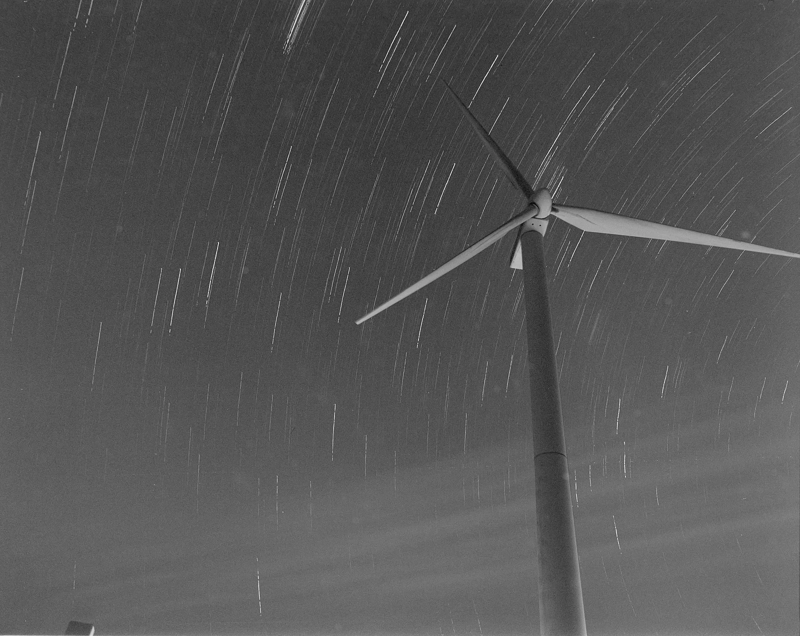 Estelas de estrellas — 我思故我在 · Pentax 67 · Ilford Delta 3200 Professional