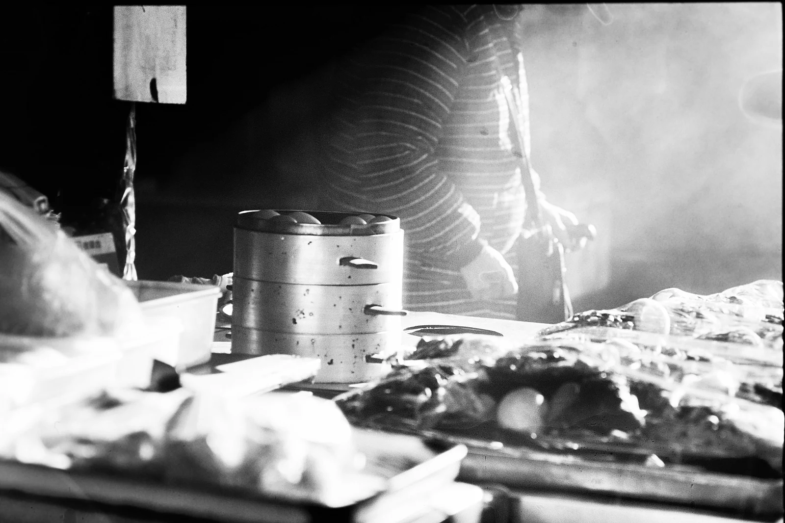 A luz da rua — ASEG · Canon AL-1 · Fomapan 100 Classic