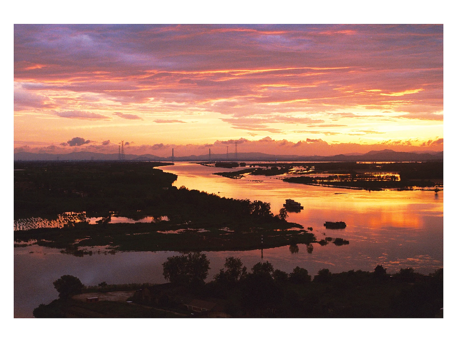 Atardecer junto al río — PENPEN · Nikon F3HP · Kodak UltraMax 400