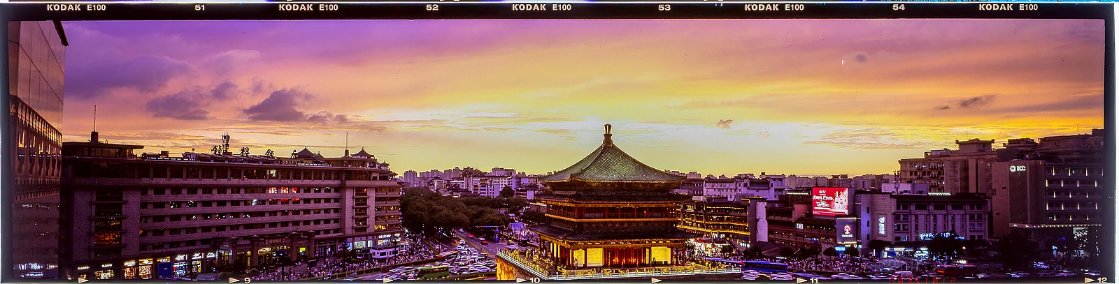 Crepúsculo tras la lluvia en la ciudad antigua — 皮皮欧皮 · Fuji 624 · Kodak Ektachrome E100