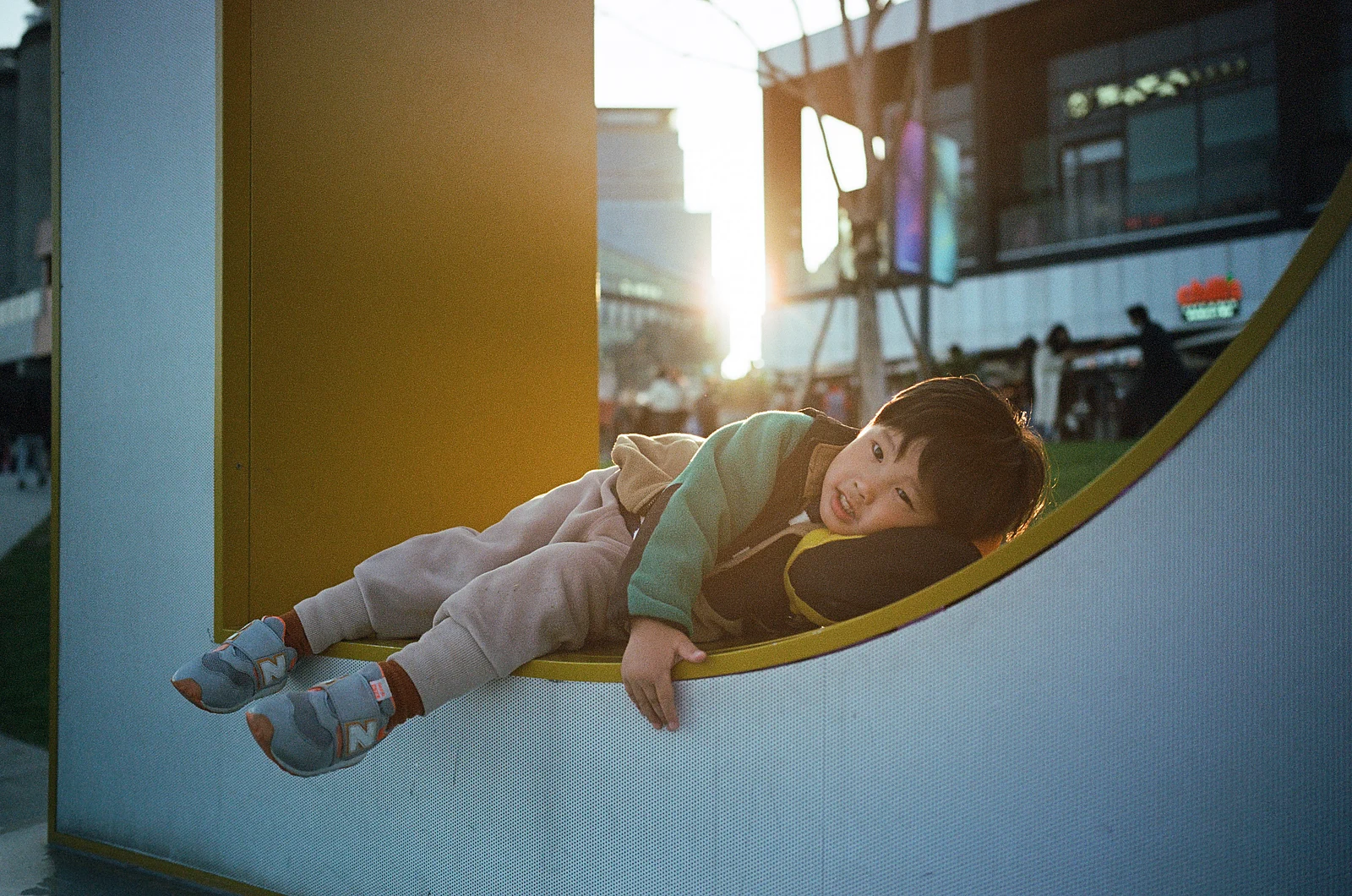 Viento rozando las sombras de los árboles — Kakulukia · Leica M6 · Fujifilm Superia X-TRA 400