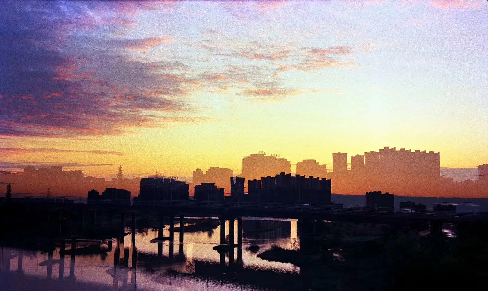 Mundo dos sonhos — 王勇 · Voigtländer Bessa II · Kodak Ektar 100