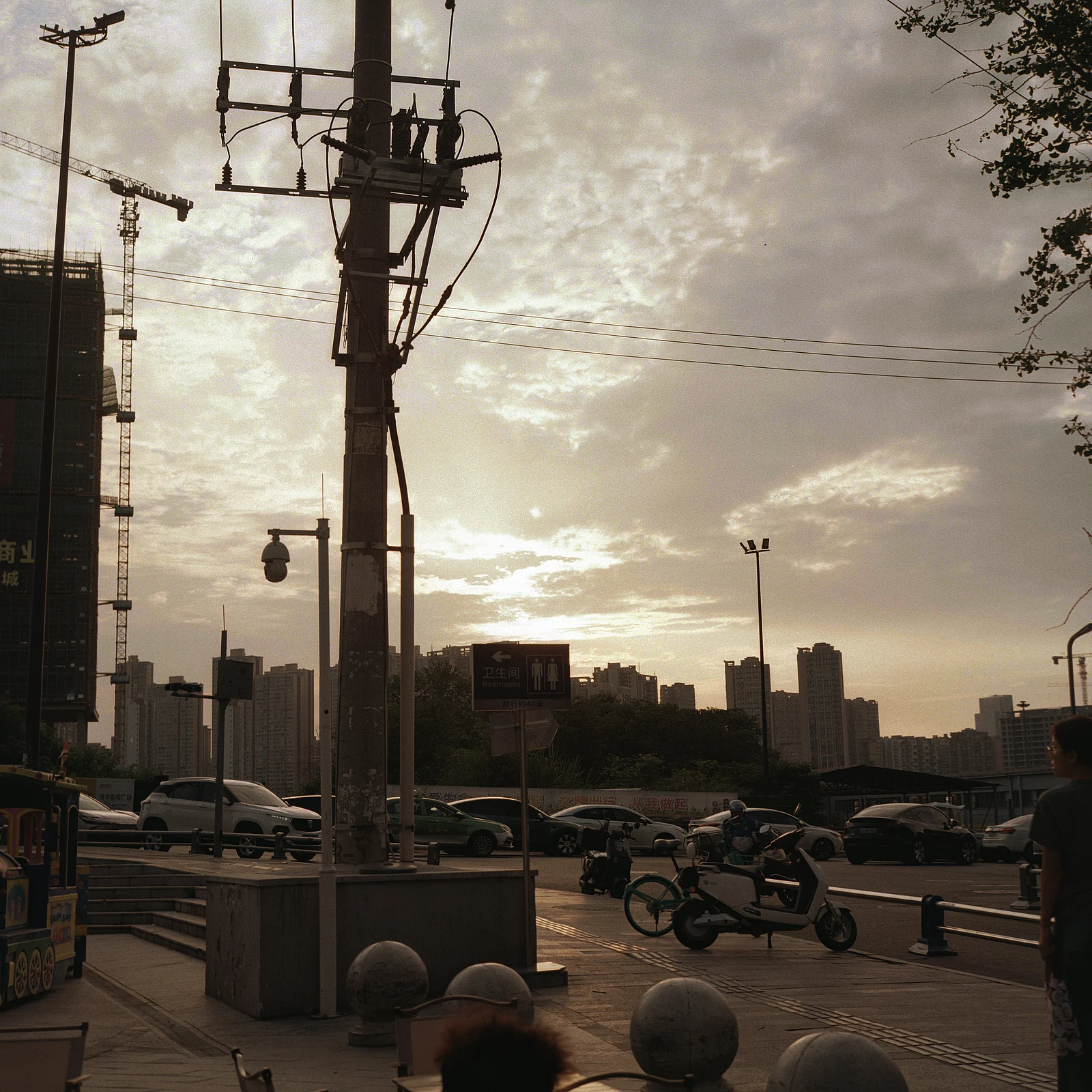 Chengdu Sunset — 逆转C回旋 · Bronica S2A · Kodak Gold 200
