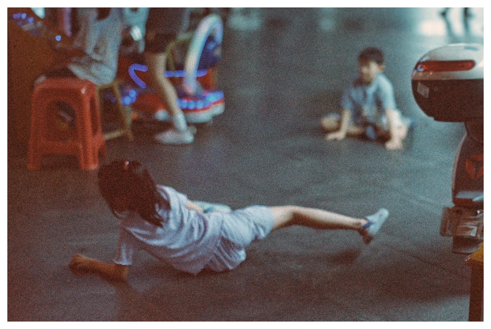 Infancia — 陆发酒 · Canon EOS 7 · Lucky Charm 200（2011）