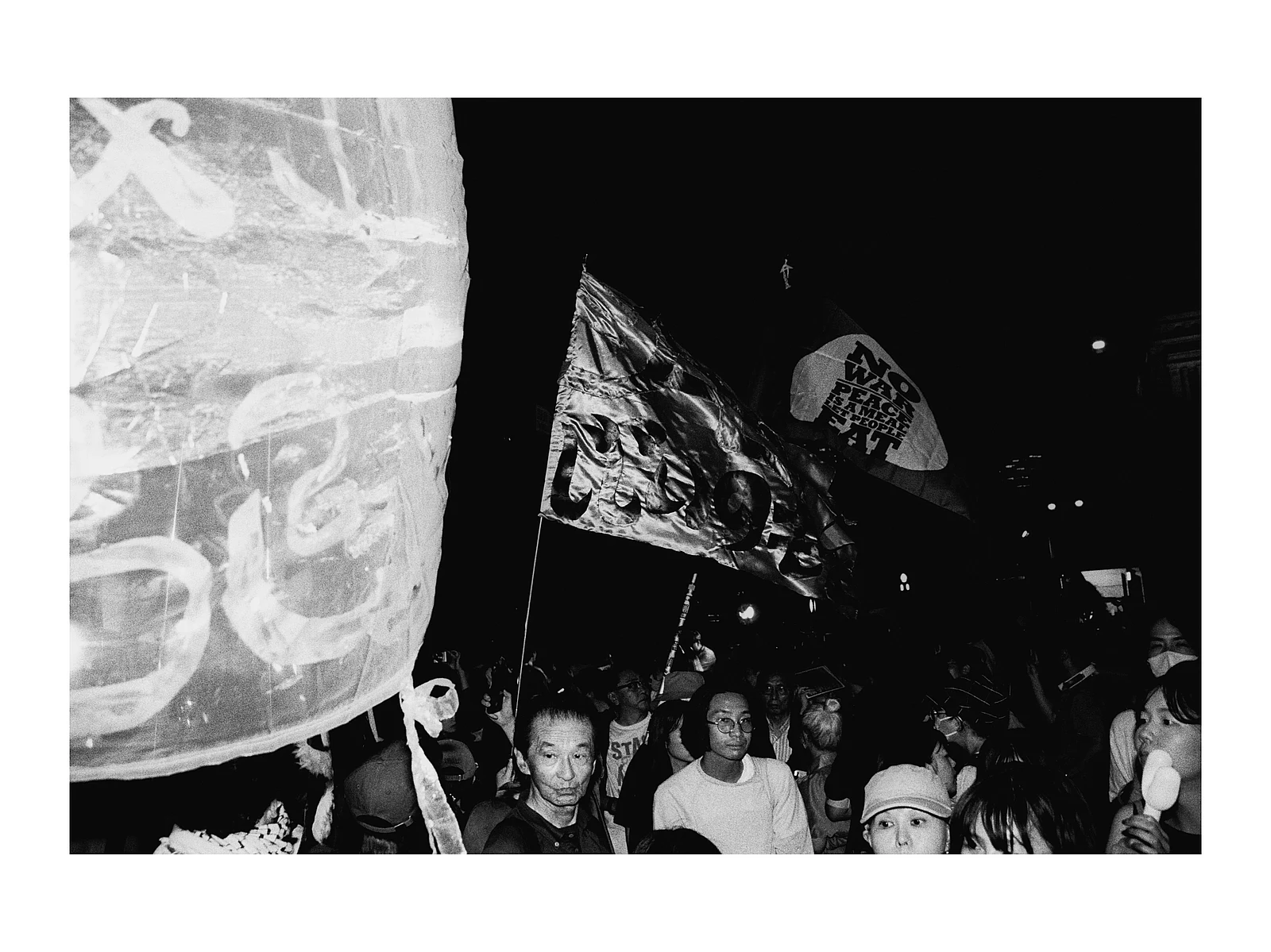 Varias banderas — ゴ　テンイチ · Minolta Alpha 7 · Kodak Tri-X 400