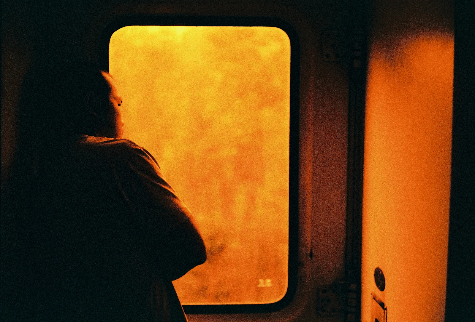 Không ngoảnh lại — 泡泡机 · Leica M6 · Harman Phoenix RED