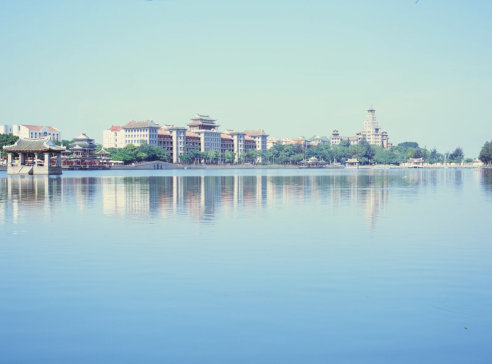 Lagoa do Barco Dragão — 鹭港观澜 · Fujifilm GX680 · Kodak Ektachrome E100
