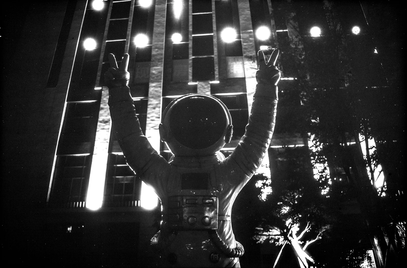 Astronauta — 路易斯酸 · Nikon F3HP · Lucky SHD50