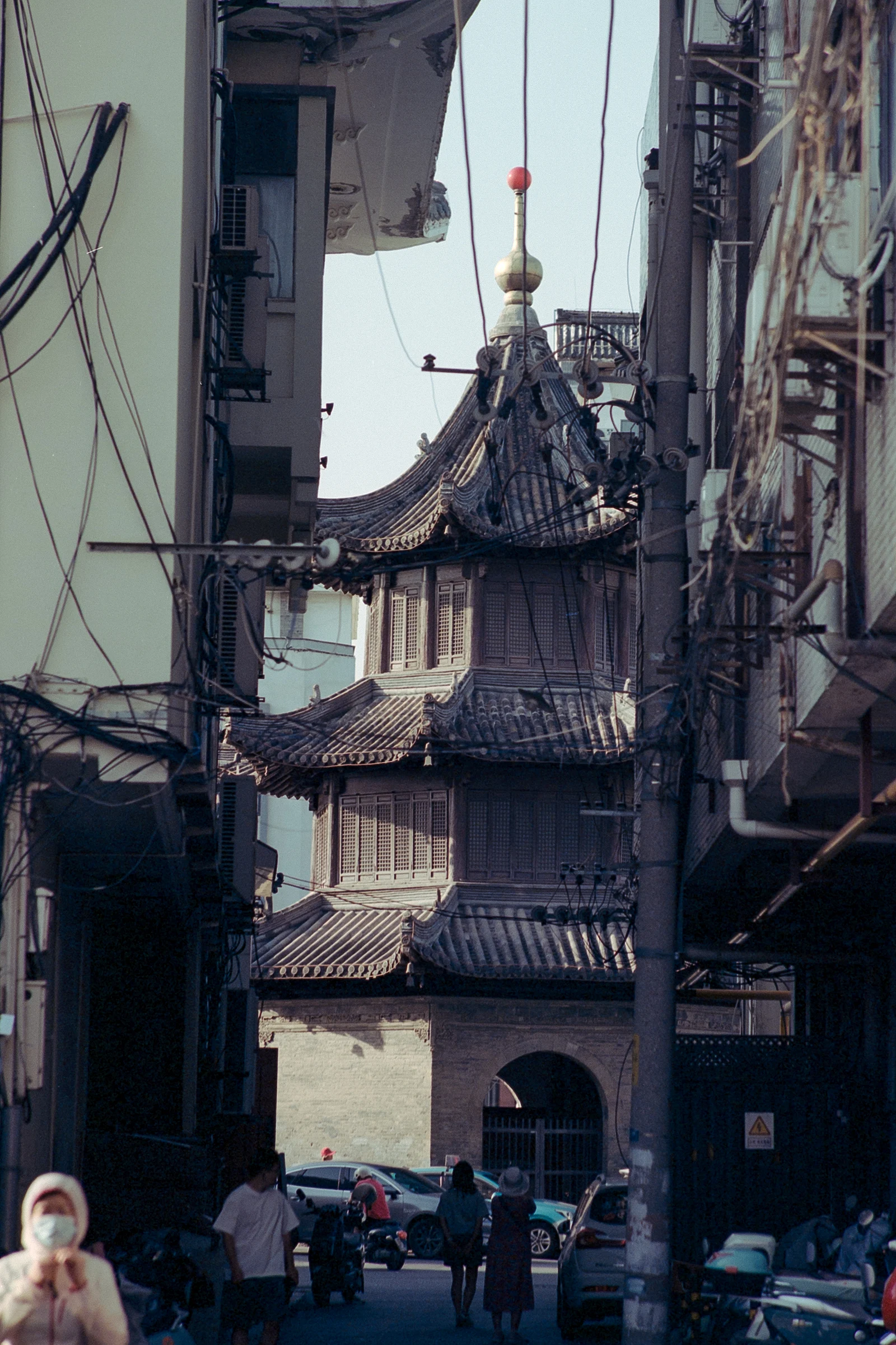 Un vistazo a la calle — 胶片大叔 · Nikon F3HP · Fujifilm 400