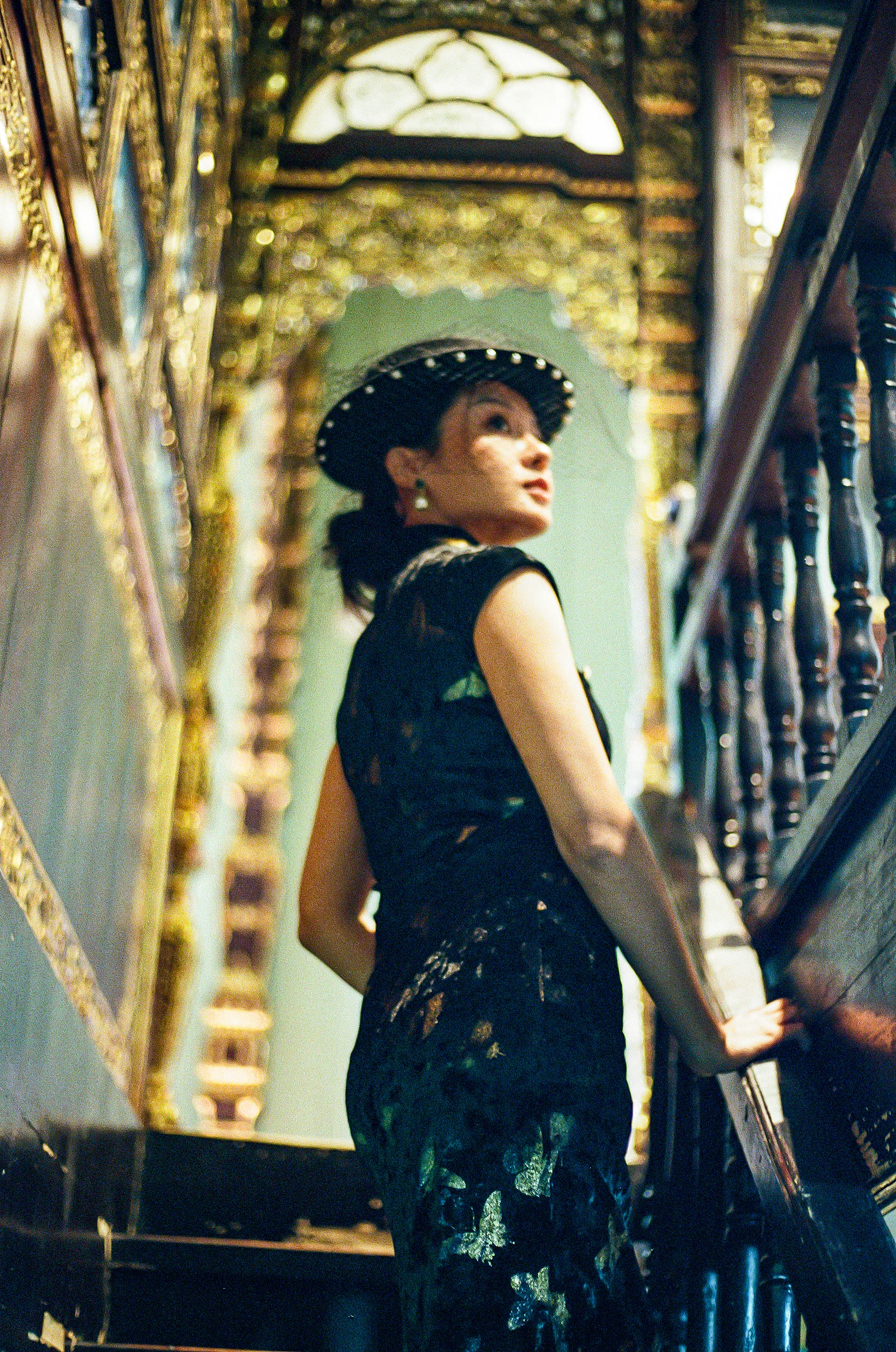 La amante oculta en la casa de oro — Billy Kong · Canon EOS 3 · Kodak UltraMax 400