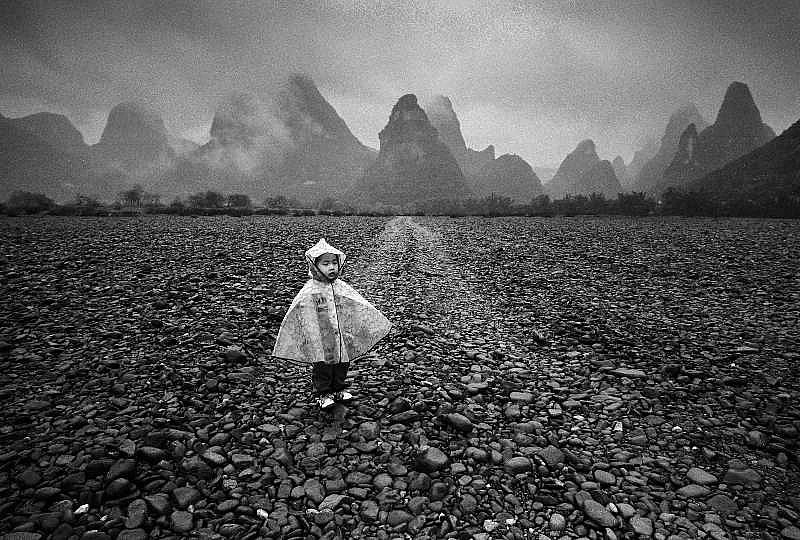 ¿Cuán lejos es lejos? — 张岩 · Bessa R2m · Ilford Delta100