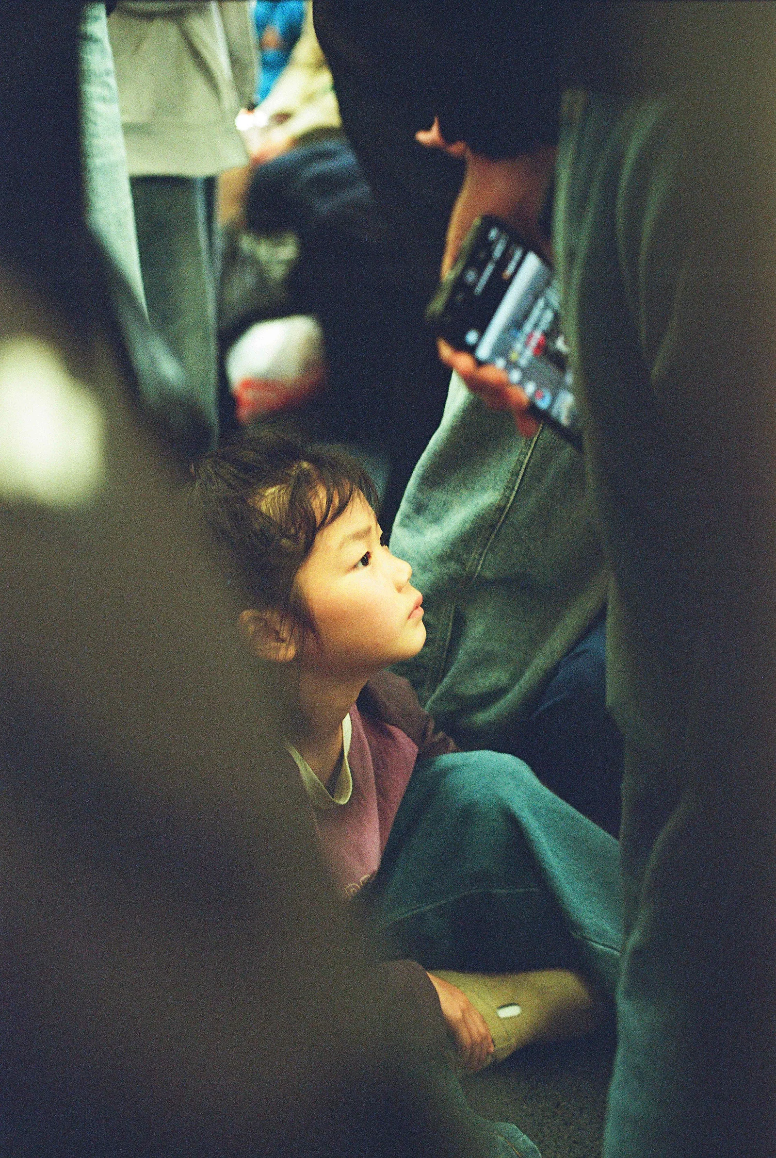 大人の世界の狭間の中で — 翳 · Nikon  FM2 · CN400