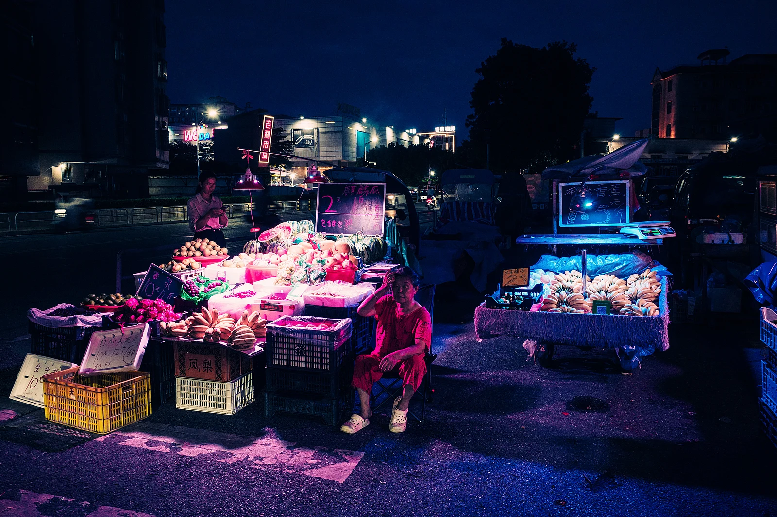 Quầy trái cây cyber — amos · Ricoh GR1 · Lomography LomoChrome Purple