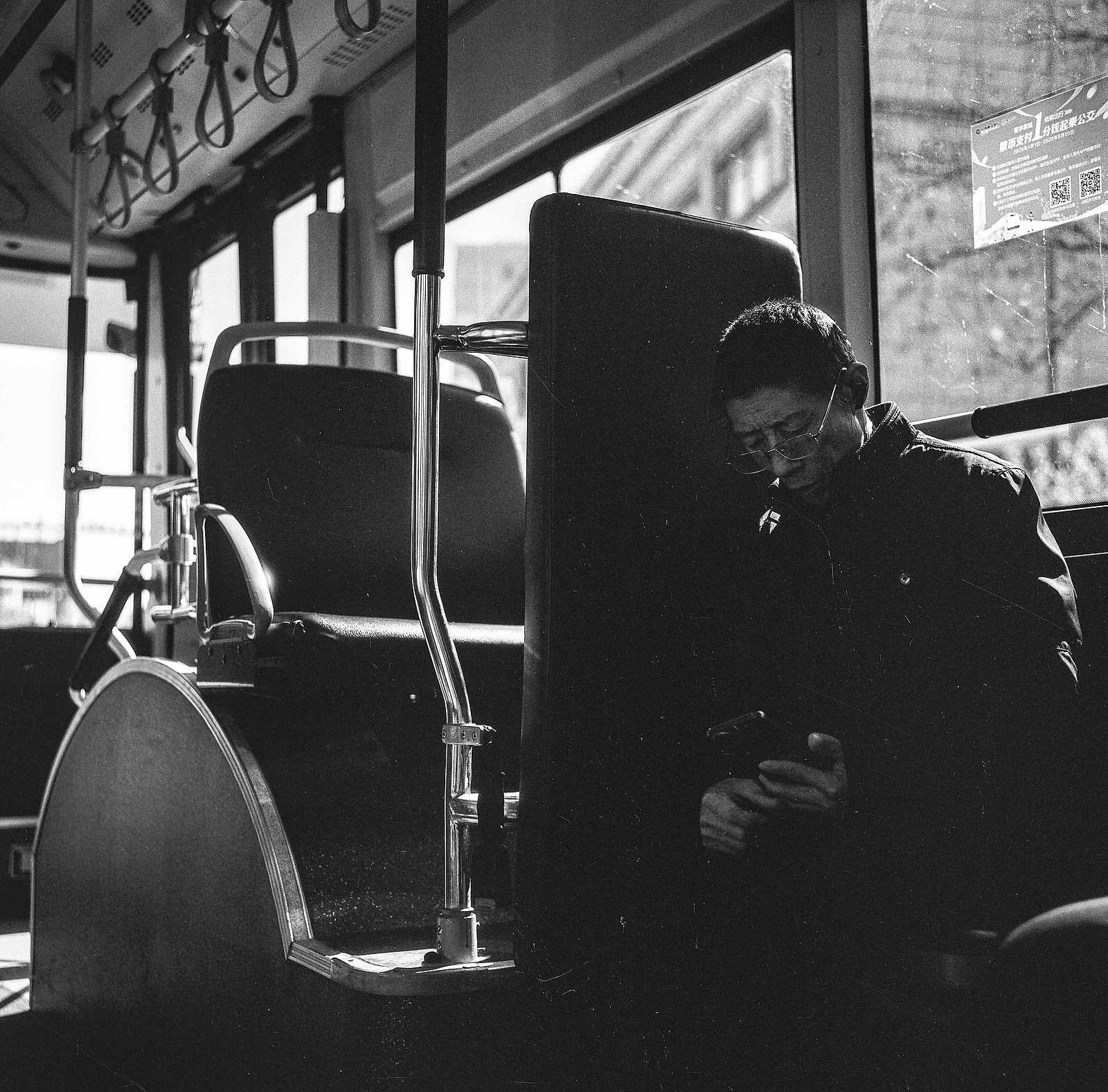 Un rincón del vagón — 麦田 · Rollei · Kentmere Pan 400