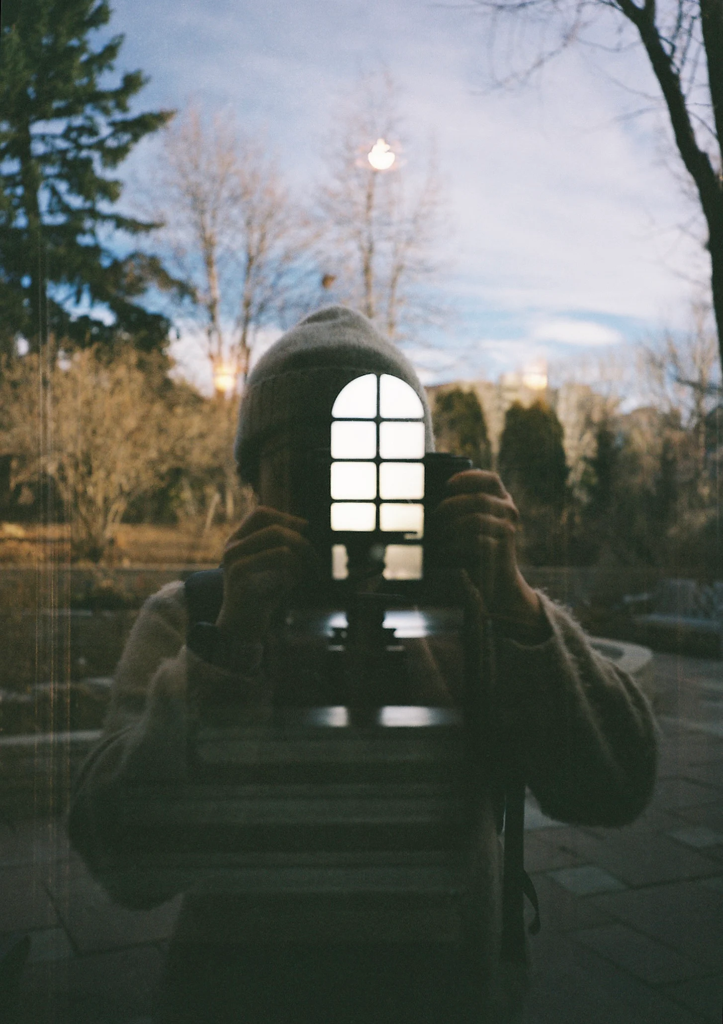 Đôi mắt tôi là một khung cửa sổ; ống kính của tôi cũng vậy. — The Window · Fujifilm GA645Zi · Fujifilm Provia 100F