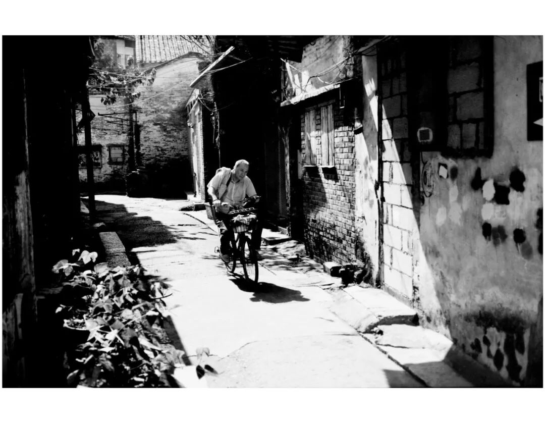 《晴日骑行》 刘海洋 (China)